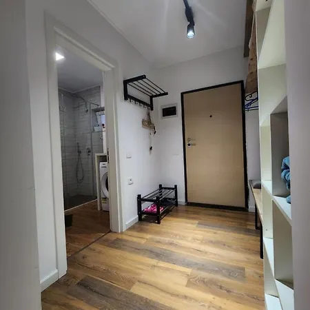 Traveler's Place At Centre *