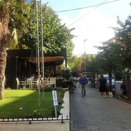 Traveler's Place At Centre Апартаменты *