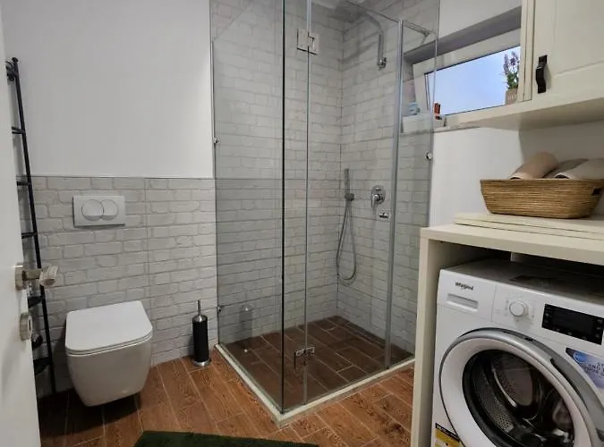 Апартаменты Traveler's Place At Centre