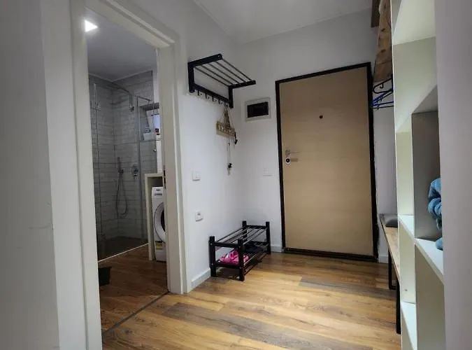 Traveler's Place At Centre *